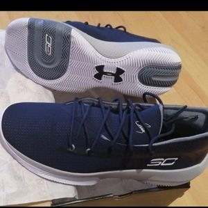 NEW/UNDER ARMOUR⭐Men's shoes